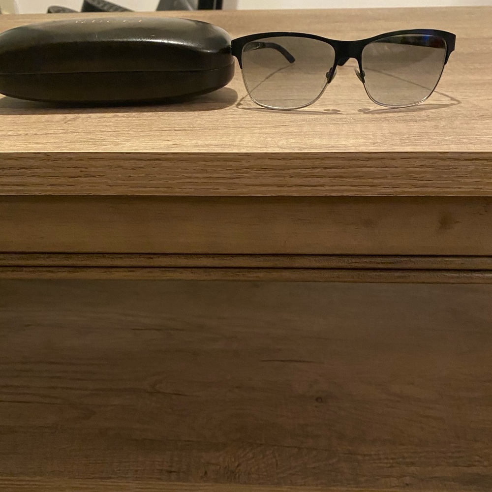 Sunglasses. Please review and be confident in your purchase. No returns!